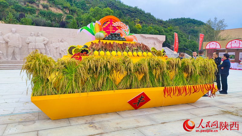 豐收展臺(tái)。人民網(wǎng) 黨童攝
