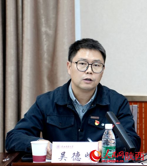 人民網(wǎng)陜西頻道記者吳德鋒分享讀書(shū)感悟。人民網(wǎng)記者 白鴿攝