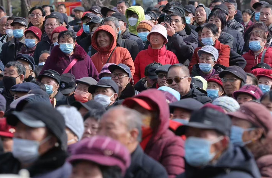 正在觀看演出的戲迷。陜西省戲曲研究院四團(tuán)供圖