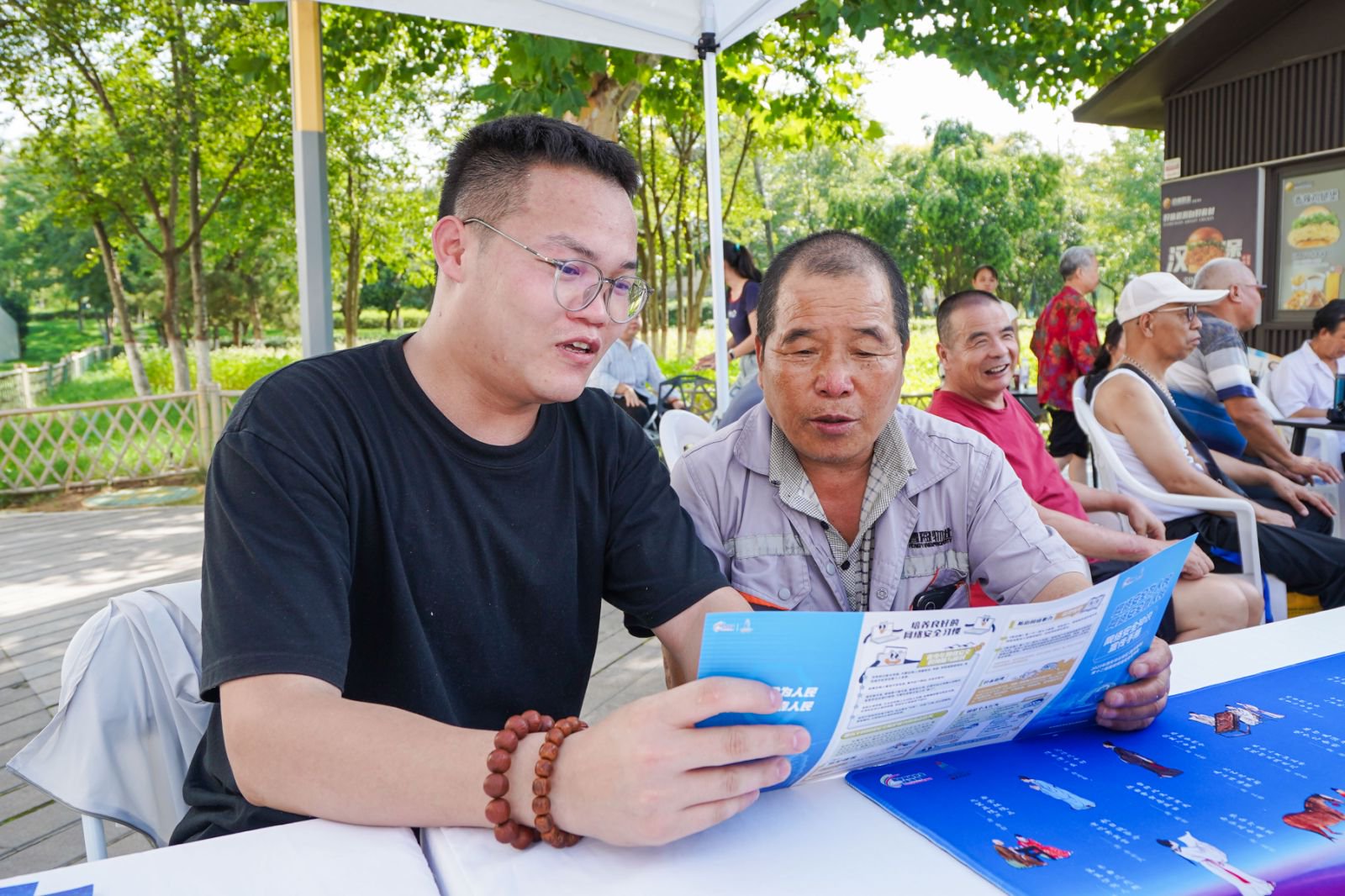 長安區(qū)委網(wǎng)信辦舉辦網(wǎng)絡(luò)安全進(jìn)廣場宣傳活動(dòng)