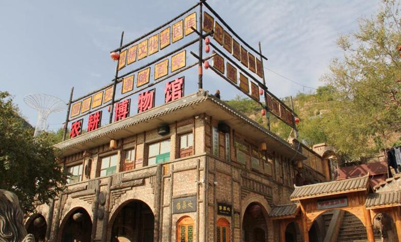 百年老村唱新歌