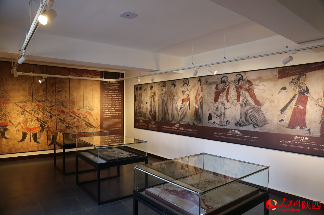 西安城墻13號(hào)敵樓昭陵壁畫(huà)展館。人民網(wǎng)記者 白鴿攝