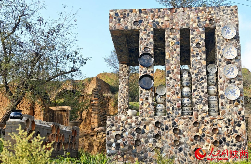 窯頭碗，當(dāng)?shù)赜忻裰V“端起窯頭碗，日子過得囅”（囅：關(guān)中方言，意為“舒坦”）。人民網(wǎng) 王麗攝