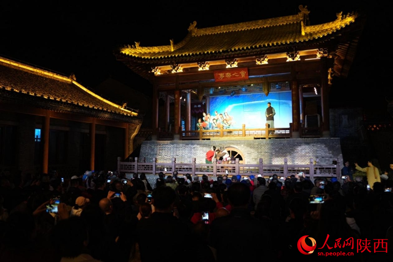 《延安十三年》夜間版演出現(xiàn)場。人民網(wǎng)記者 鄒星攝